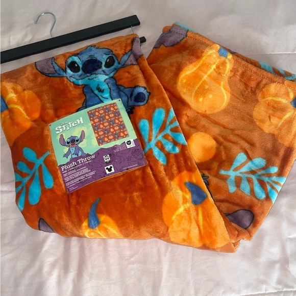 Disney - Stitch Fall 2024 Plush Throw Blanket Lilo & Stitch Pumpkins - Picture 4 of 4